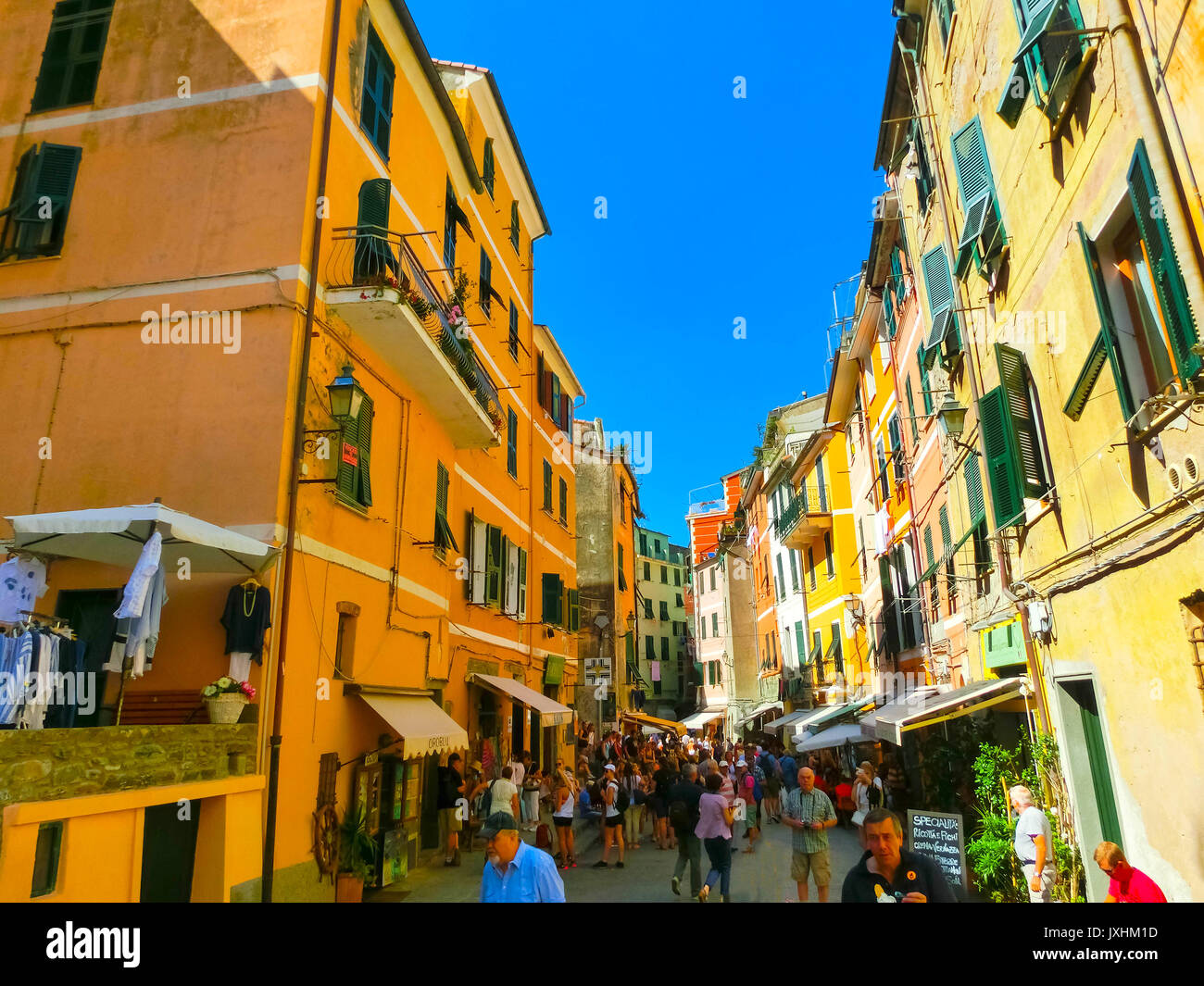 Vernazza, Italien - September 09, 2015: Central Street von Vernazza Stockfoto