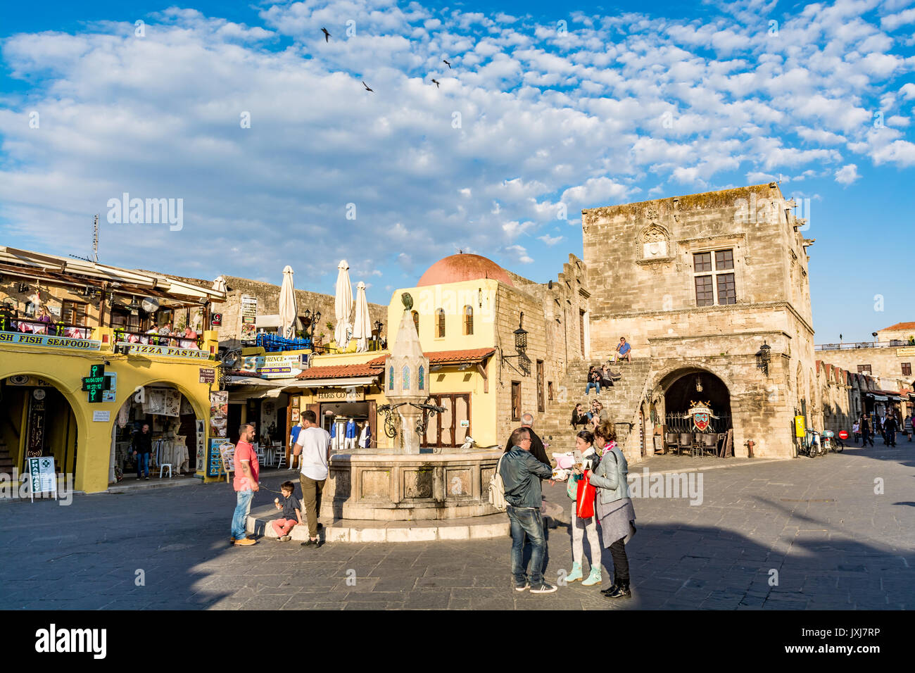 Hauptplatz der Altstadt von Rhodos, Hippokrates Platz, Insel Rhodos, Griechenland Stockfoto