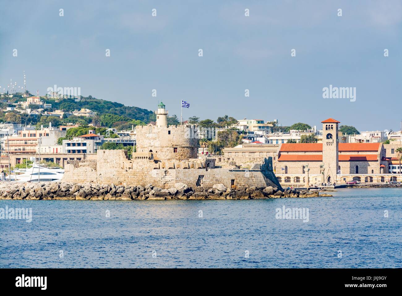 Agios Nikolaos Festung (Fort von Sankt Nikolaus) und Mühlen von Rhodos Altstadt, Ansicht vom Meer, Insel Rhodos, Griechenland Stockfoto