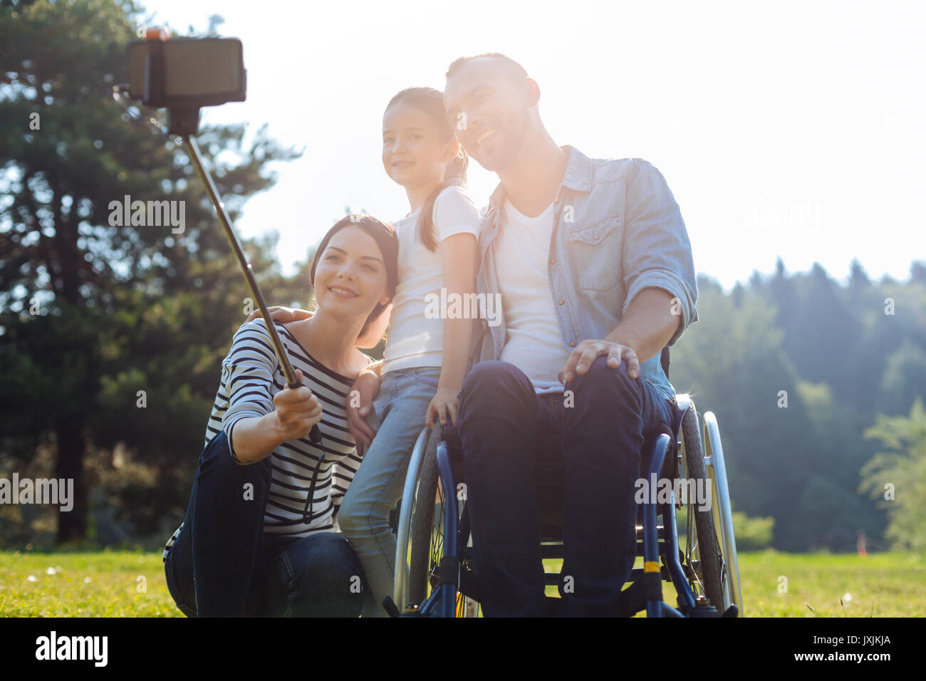 Schöne, glückliche Familie, eine selfie in Park Stockfoto