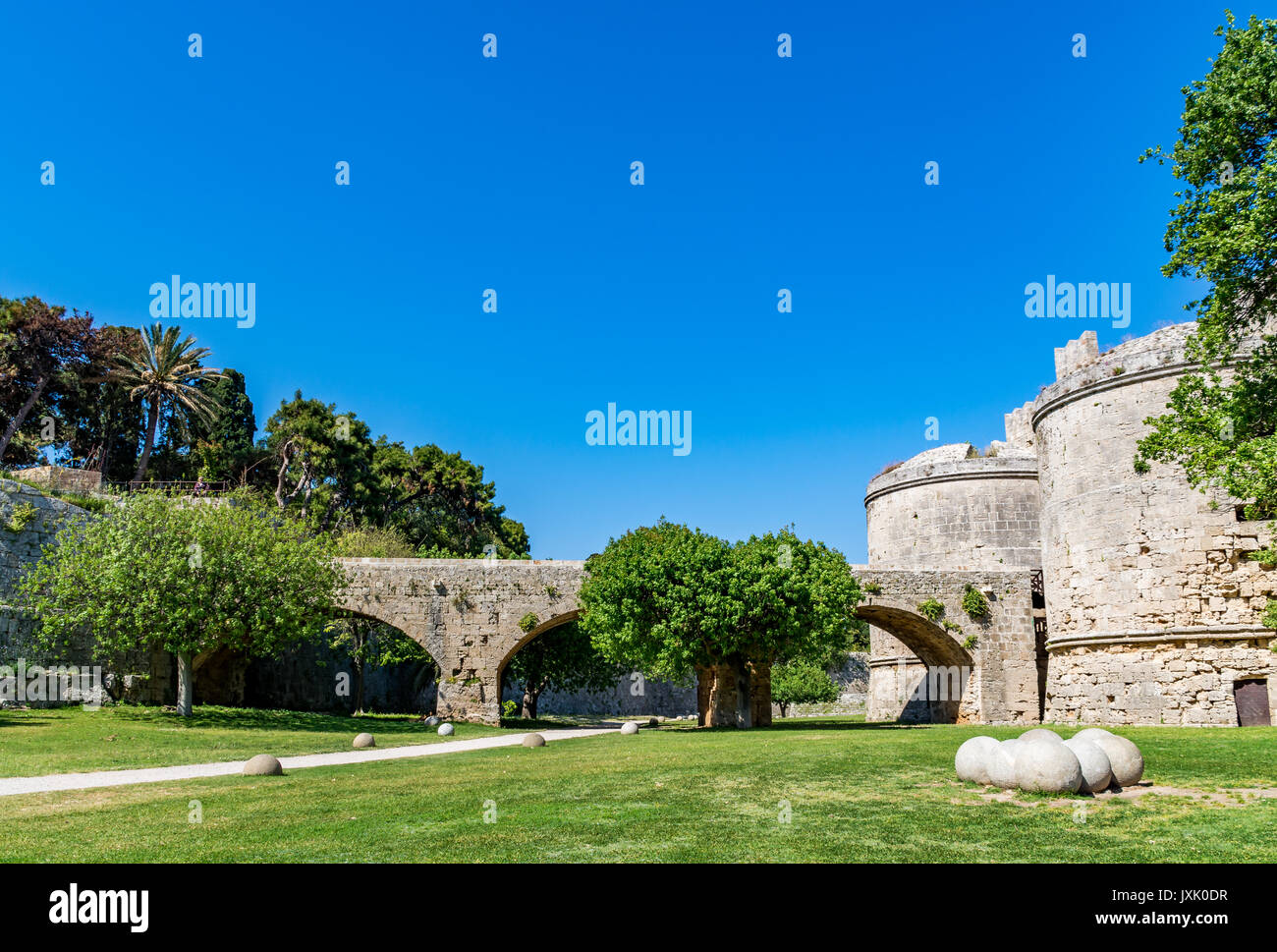 Gate d'Amboise in Rhodos, große Tor unter dem Großmeisterpalast und Brücke, Insel Rhodos, Griechenland Stockfoto