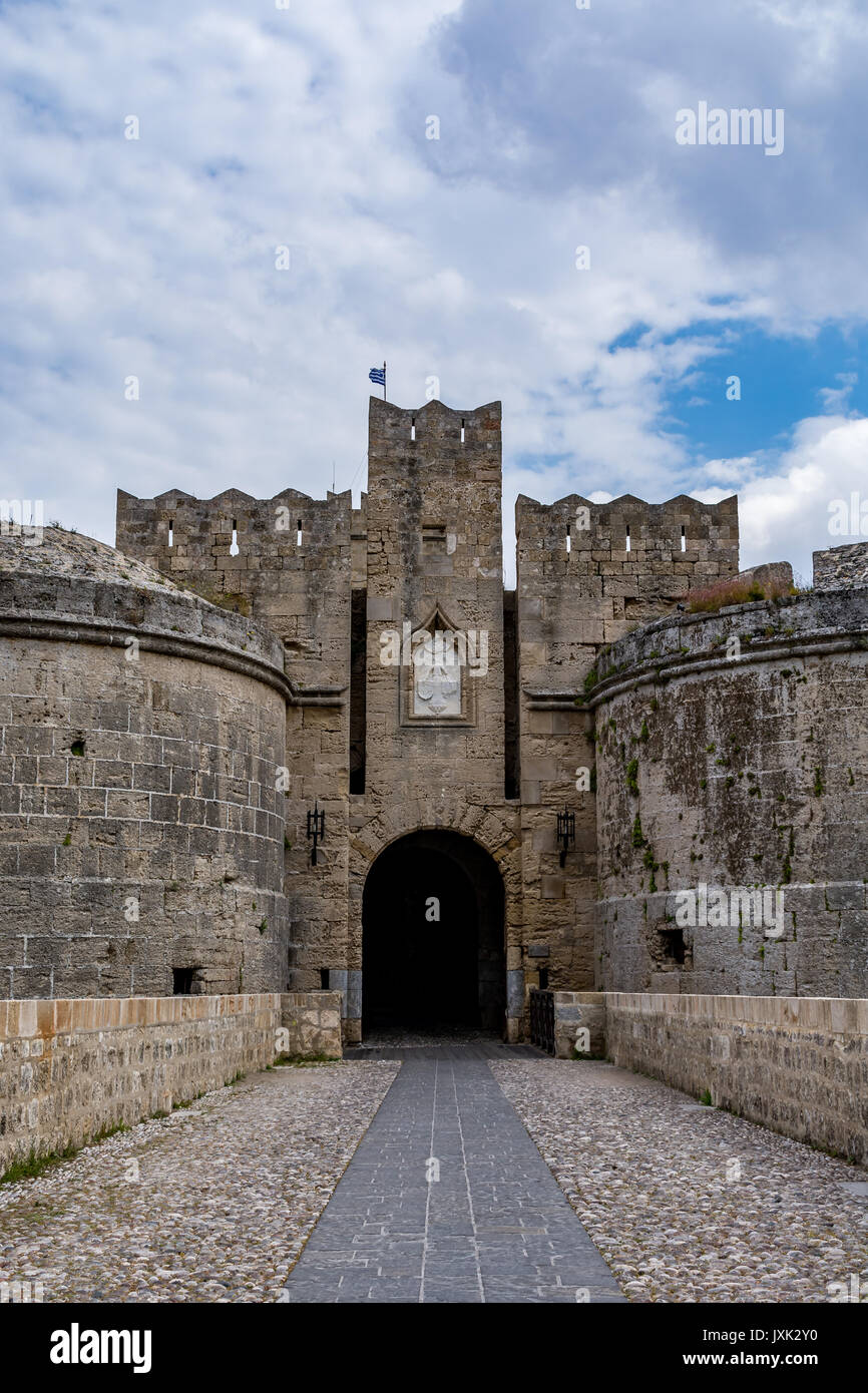 Gate d'Amboise (Ambrosius Tor) in Rhodos, große Tor unter dem Palast der Großmeister, der Insel Rhodos, Griechenland Stockfoto