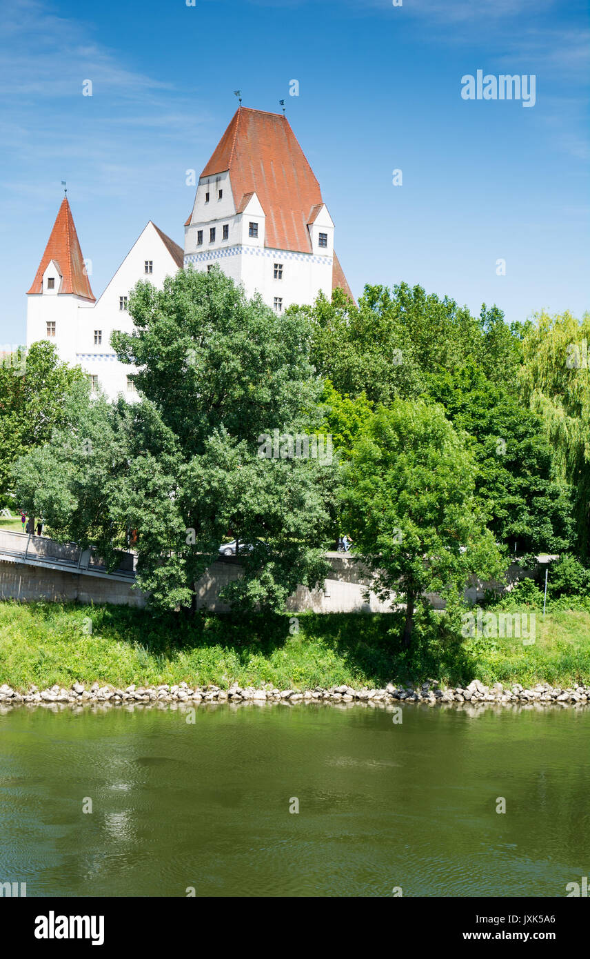 INGOLSTADT, Deutschland - 14 Juni: Das neue Schloss Burg in Ingolstadt, Deutschland am 14. Juni 2017. Das Schloss beherbergt heute das bayerische Armeemuseum. Stockfoto