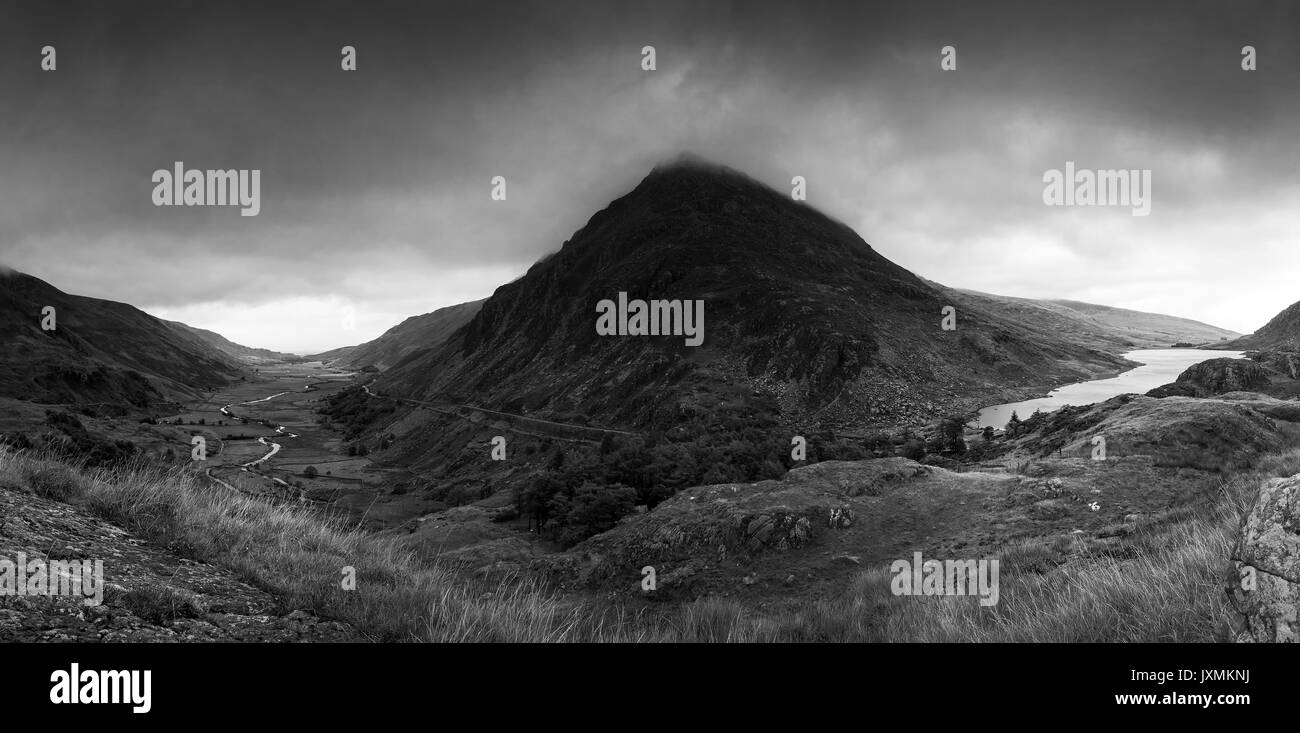 Foto: © Jamie Callister. Panorama der Ogwen Valley, Snowdonia, North Wales, 11. August 2017. [Keine] [Bilder] Gesamt Tel: 01. Stockfoto