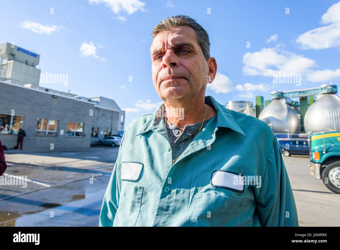Portrait der männlichen Arbeiter an Biokraftstoff Industrieanlagen. Stockfoto