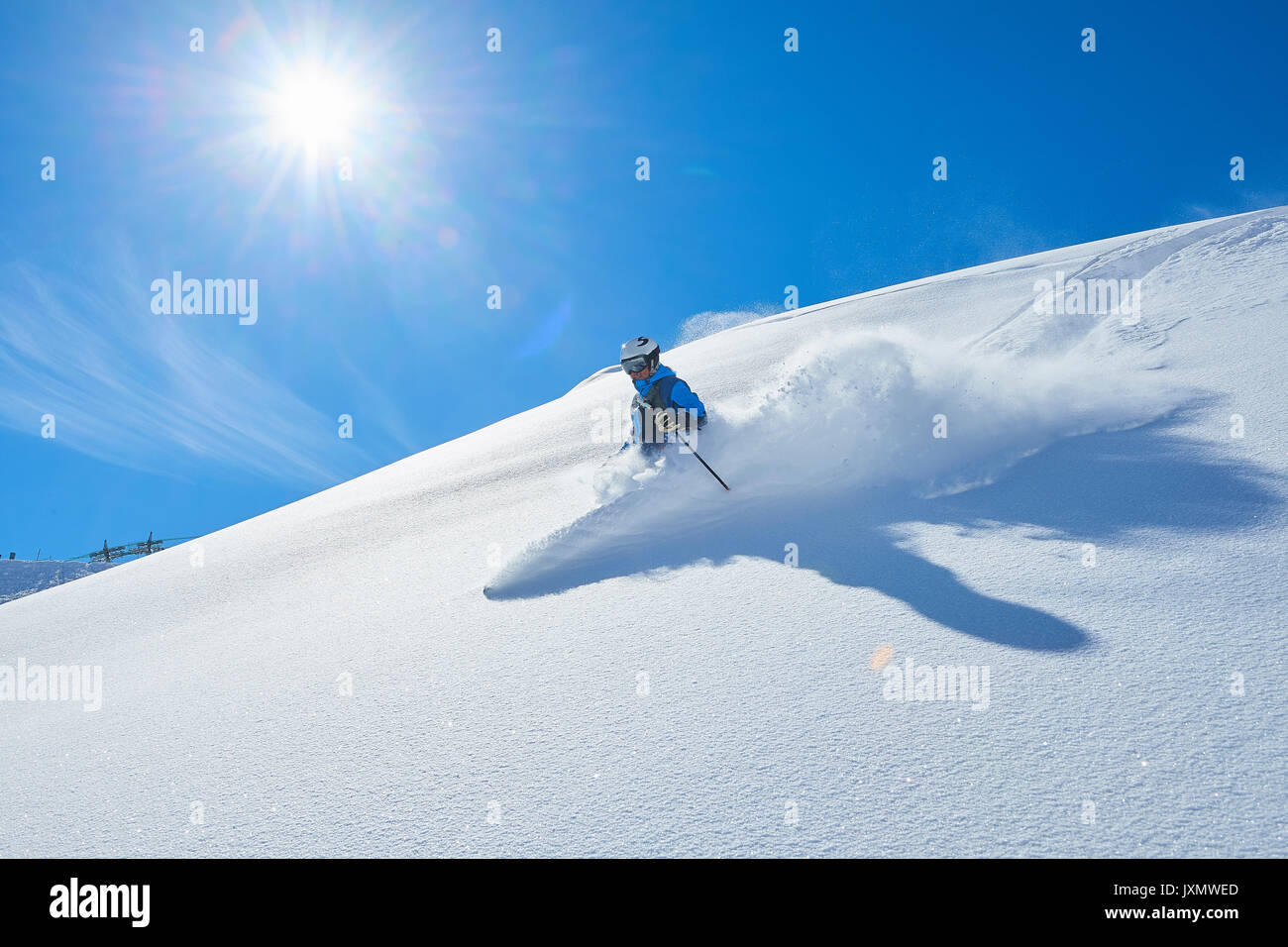 Man Skifahren, Hintertux, Tirol, Österreich Stockfoto