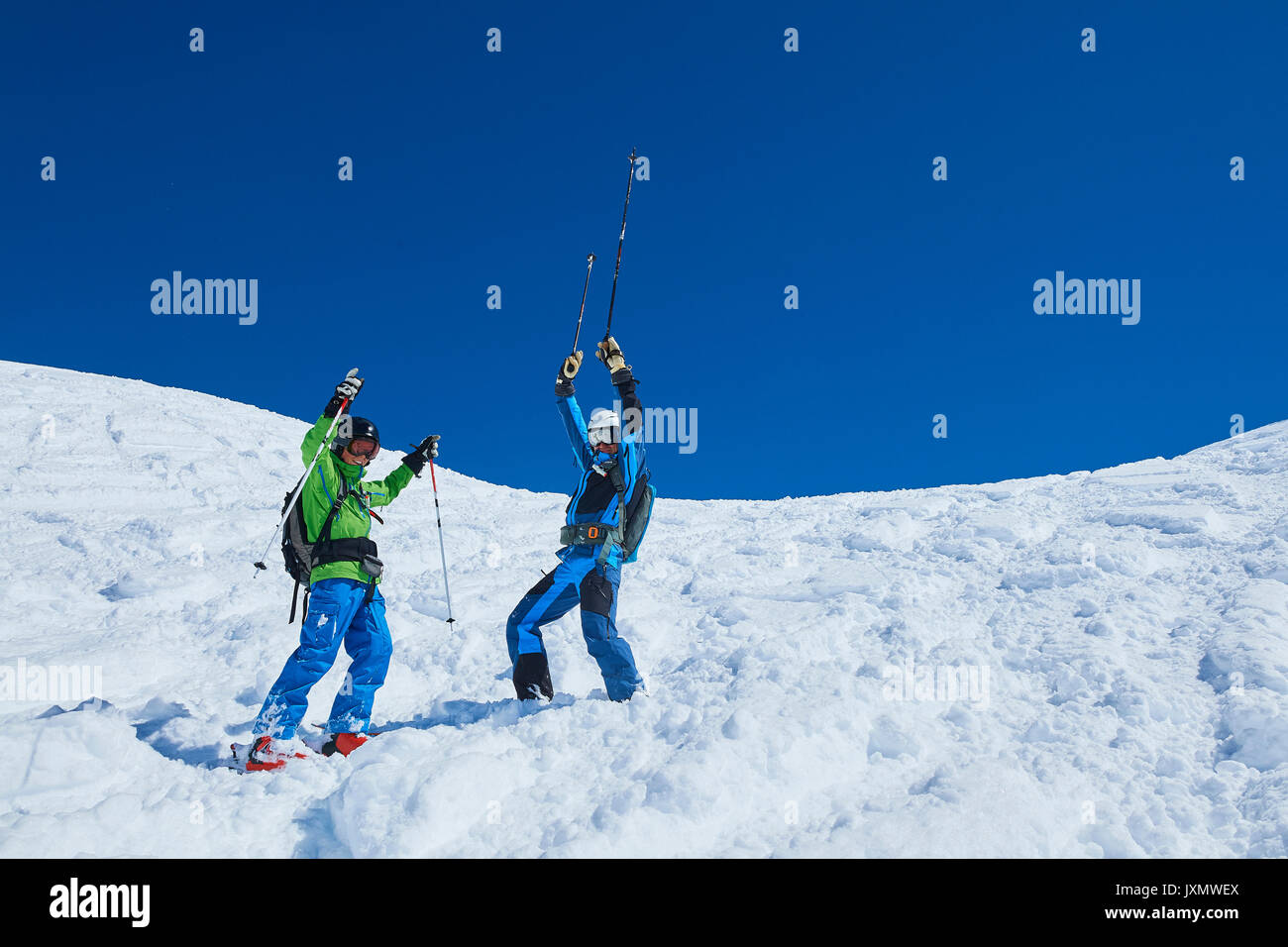 Vater und Sohn auf Skiurlaub, Hintertux, Tirol, Österreich Stockfoto