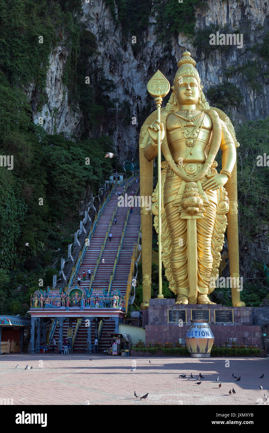 Kuala Lumpur, Malaysia - 16. Februar 2016: Der weltweit größte Statue von Murugan, einer hinduistischen Gottheit, außerhalb Batu Höhlen entfernt Stockfoto