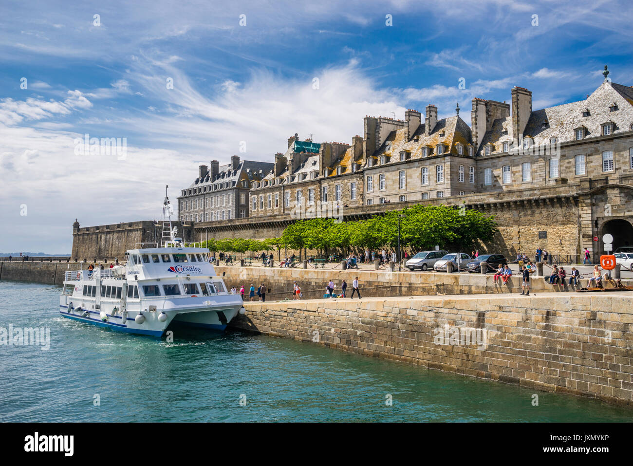 Frankreich, Bretagne, Saint-Malo, Blick auf die Stadt von der Esplanade Robert Surcouf Waterfront Stockfoto