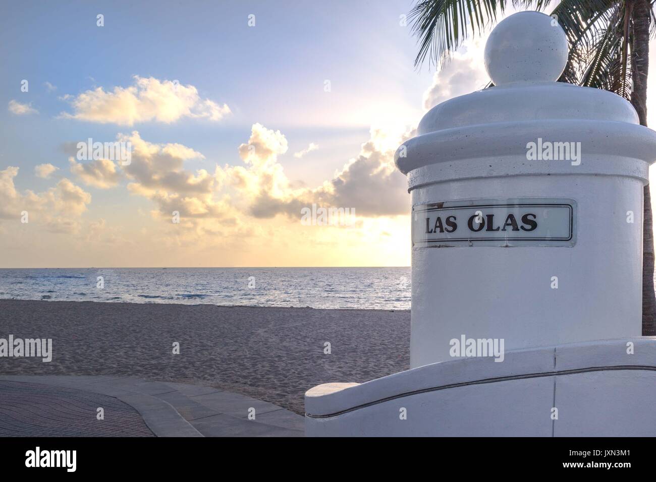 Ein Blick auf den Strand in der Nähe von Las Olas in Ft. Lauderdale, FL während ein sommermorgen. Stockfoto