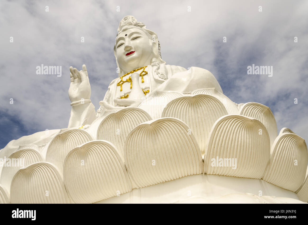 Wat Huai Pla Kung 9 Stufe Tempel, gigantischen chinesischen Stil Buddha Statue, Chiang Rai Thailand Stockfoto