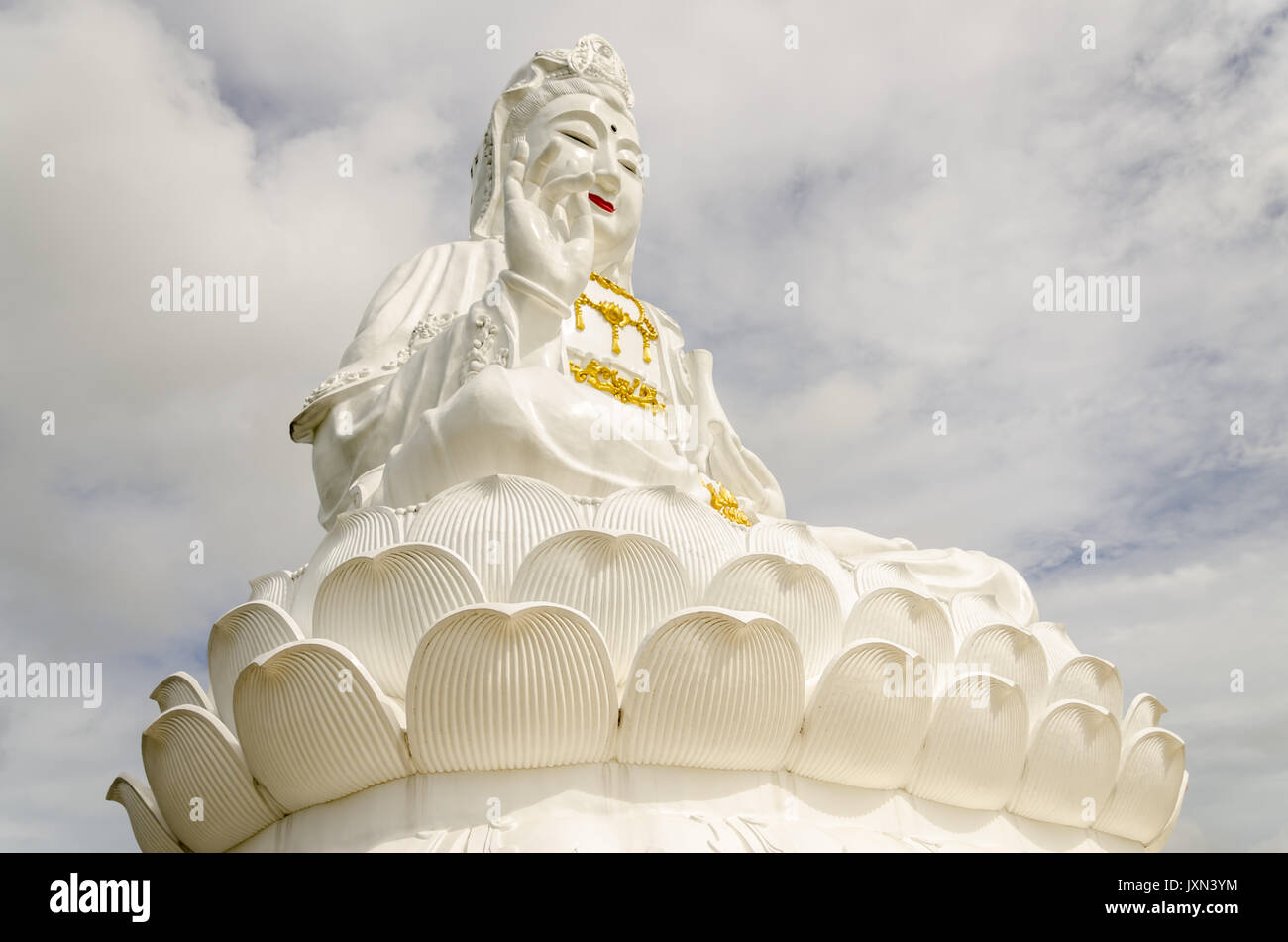 Wat Huai Pla Kung 9 Stufe Tempel, gigantischen chinesischen Stil Buddha Statue, Chiang Rai Thailand Stockfoto