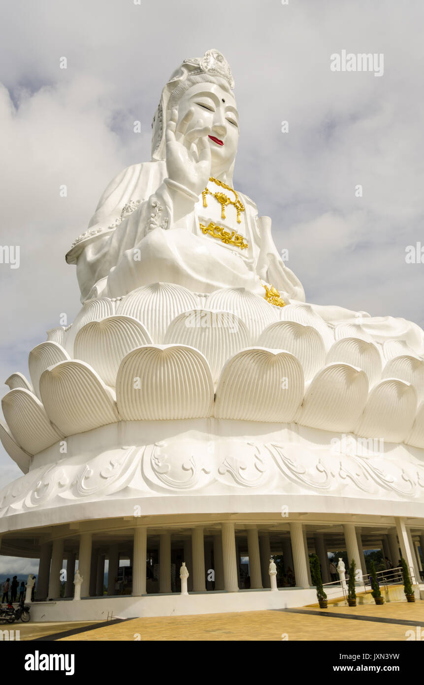 Wat Huai Pla Kung 9 Stufe Tempel, gigantischen chinesischen Stil Buddha Statue, Chiang Rai Thailand Stockfoto