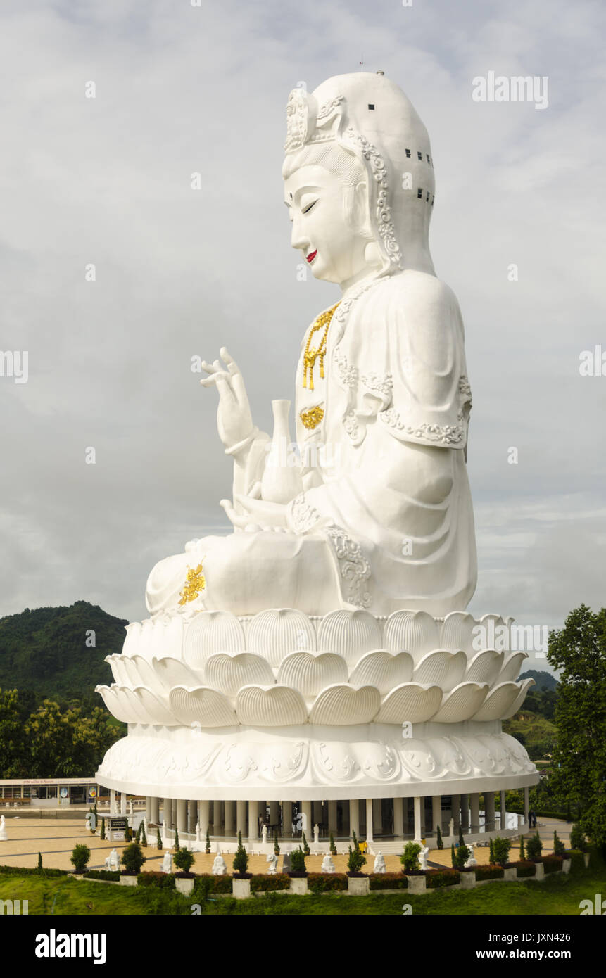 Wat Huai Pla Kung 9 Stufe Tempel, gigantischen chinesischen Stil Buddha Statue, Chiang Rai Thailand Stockfoto