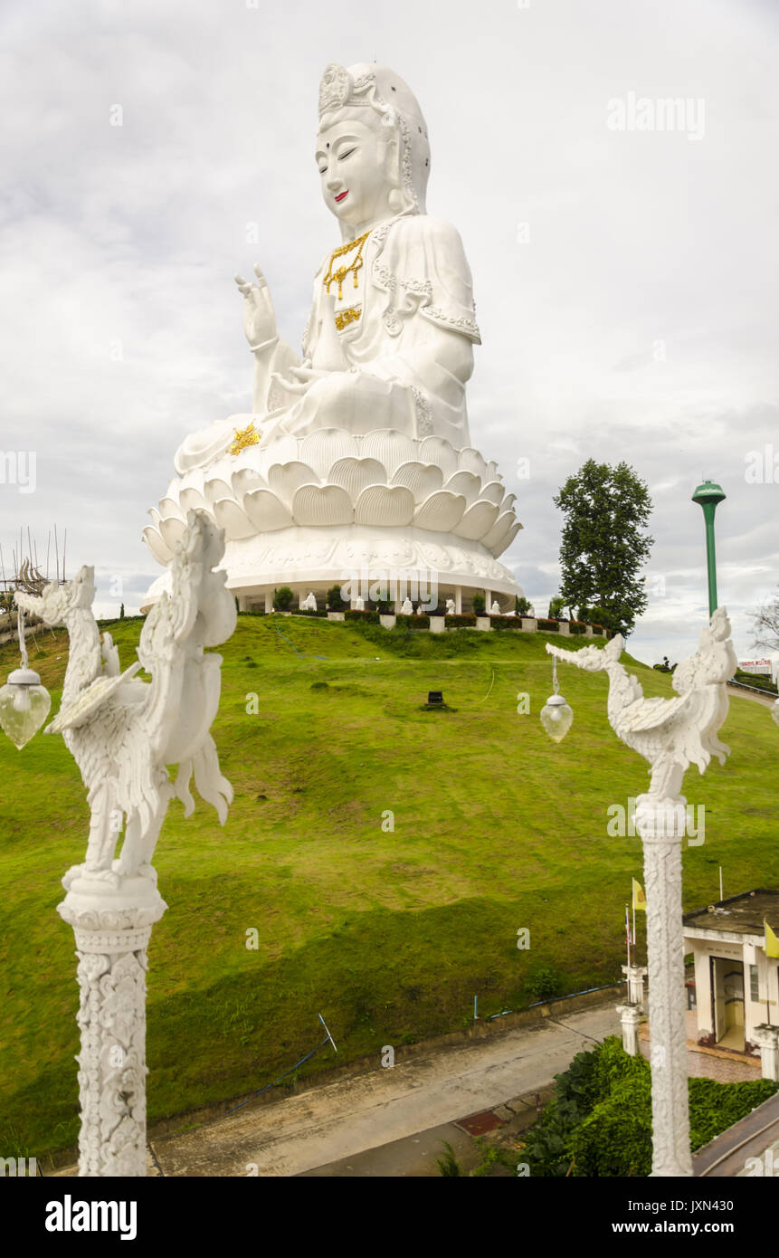 Wat Huai Pla Kung 9 Stufe Tempel, gigantischen chinesischen Stil Buddha Statue, Chiang Rai Thailand Stockfoto