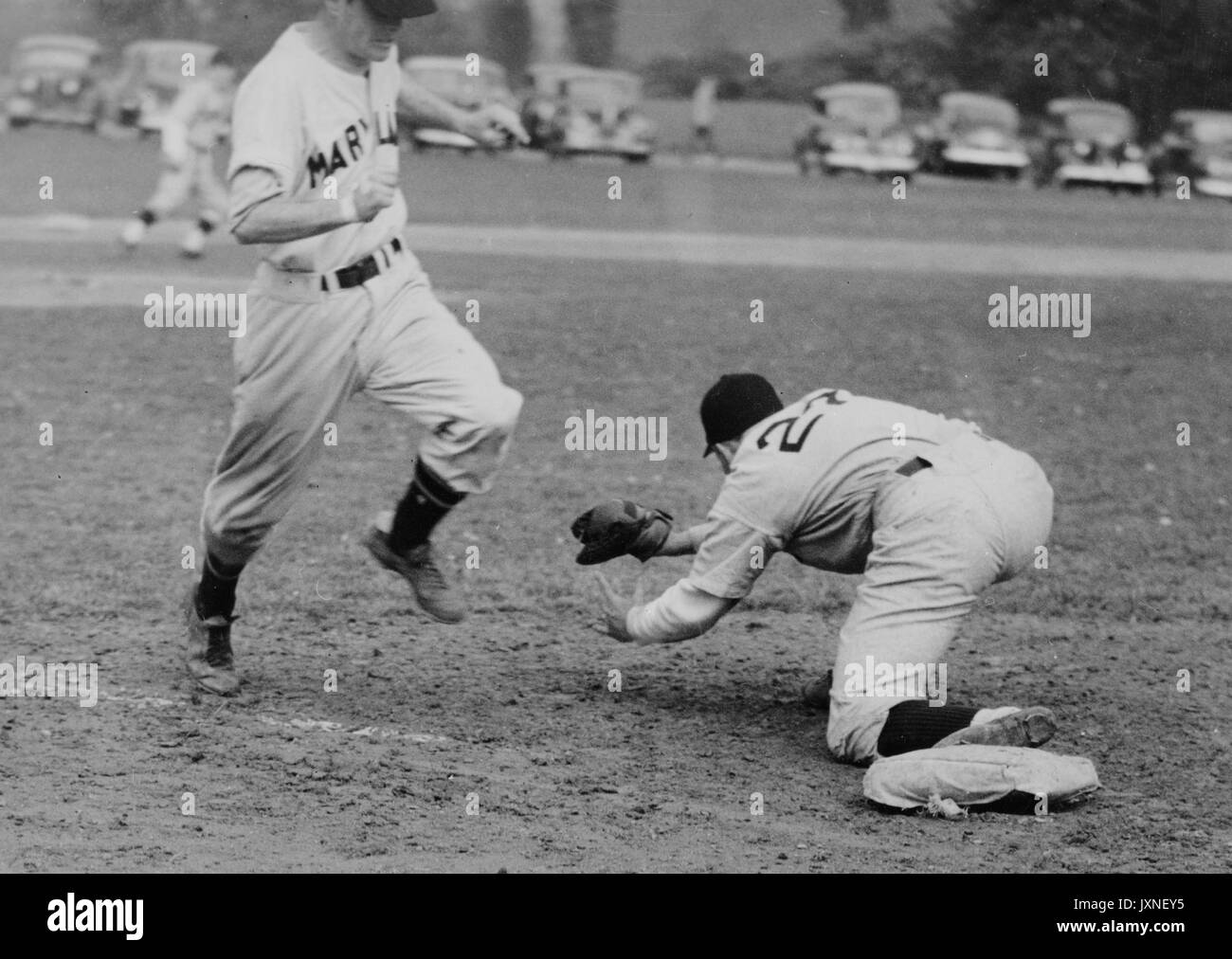 Baseball Aktion Schuß von der Hopkins vs Maryland Spiel, 1947. Stockfoto