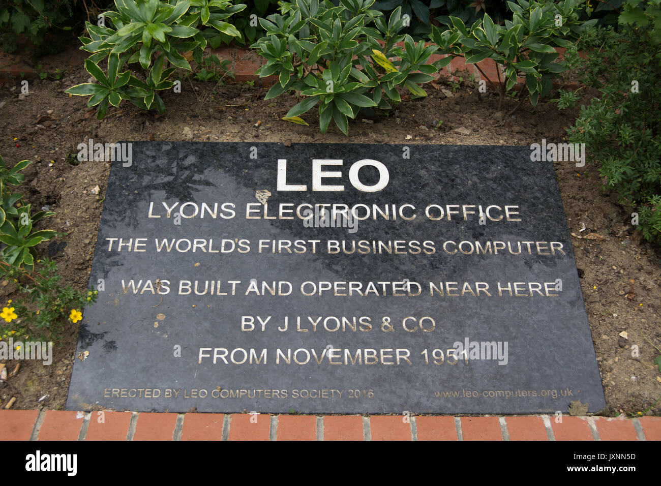 Gedenktafel zur Erinnerung an die Website von Leo, oder lyons elektronische Büro, das erste Business Computer und durch die j Lyons Company, London, England Stockfoto