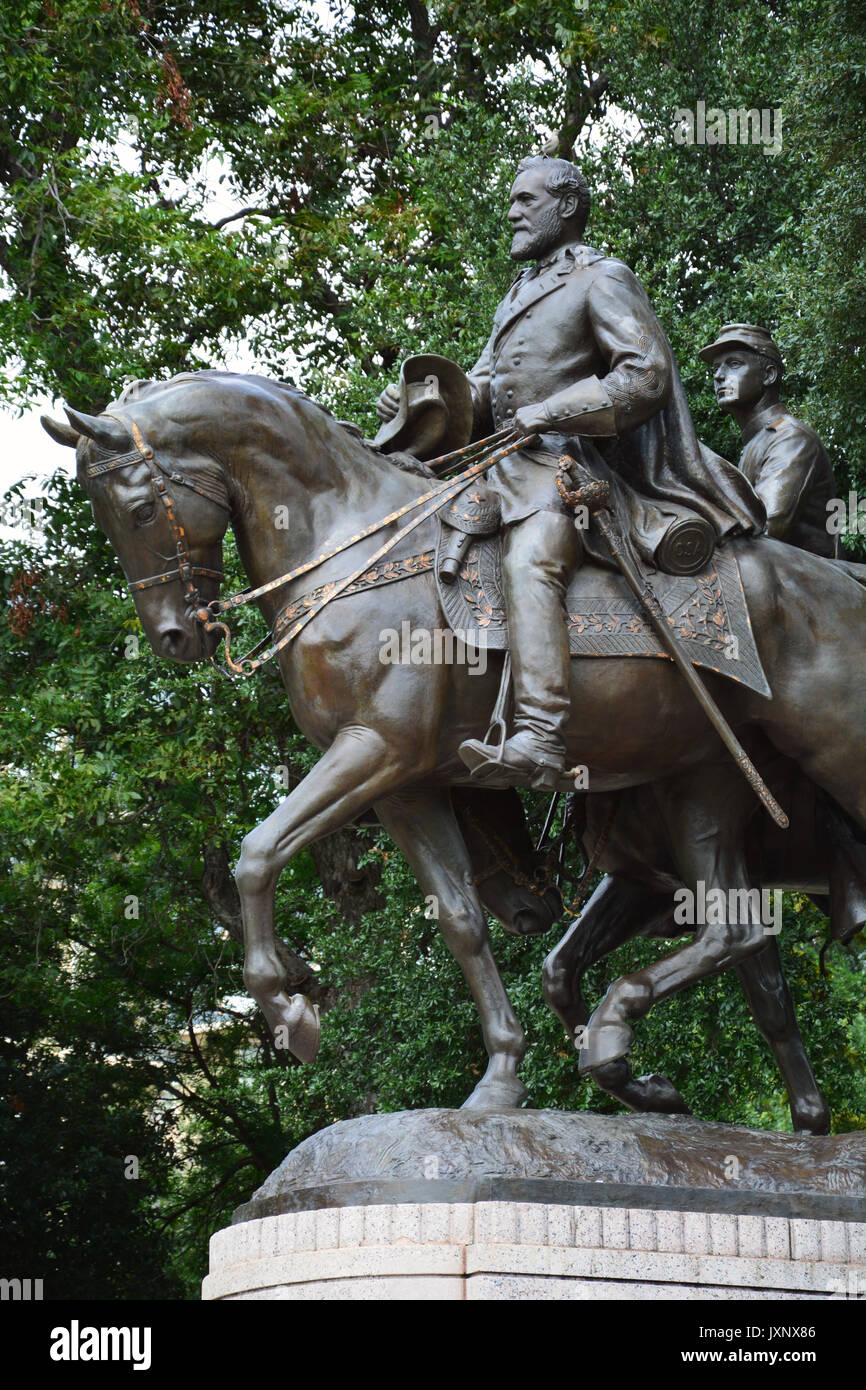 Die Robert-E.-Lee-Statue im Stadtviertel Uptown von Dallas, bevor sie am 6. September 2017 vom Stadtrat entfernt wurde. Stockfoto