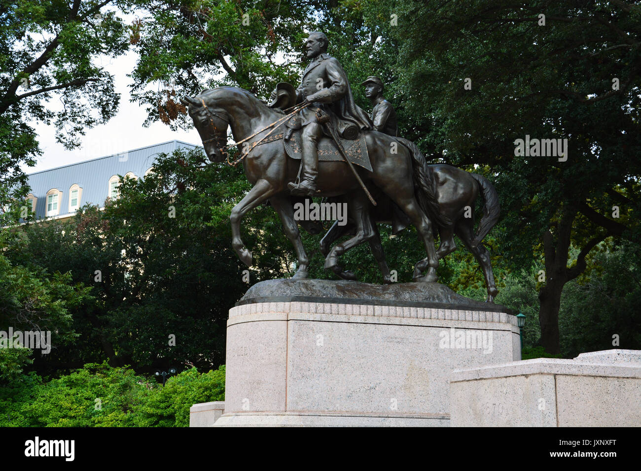 Die Robert-E.-Lee-Statue im Stadtviertel Uptown von Dallas, bevor sie am 6. September 2017 vom Stadtrat entfernt wurde. Stockfoto