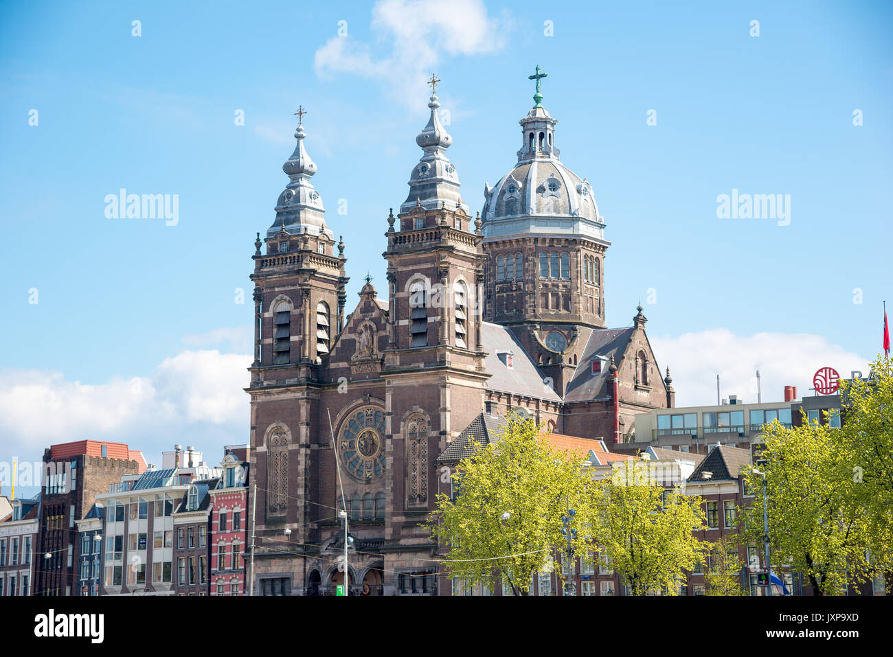 Stadt Blick auf die Basilika von Sankt Nikolaus Kirche - Sint-Nicolaasbasiliek. Amsterdam, Niederlande. Stockfoto