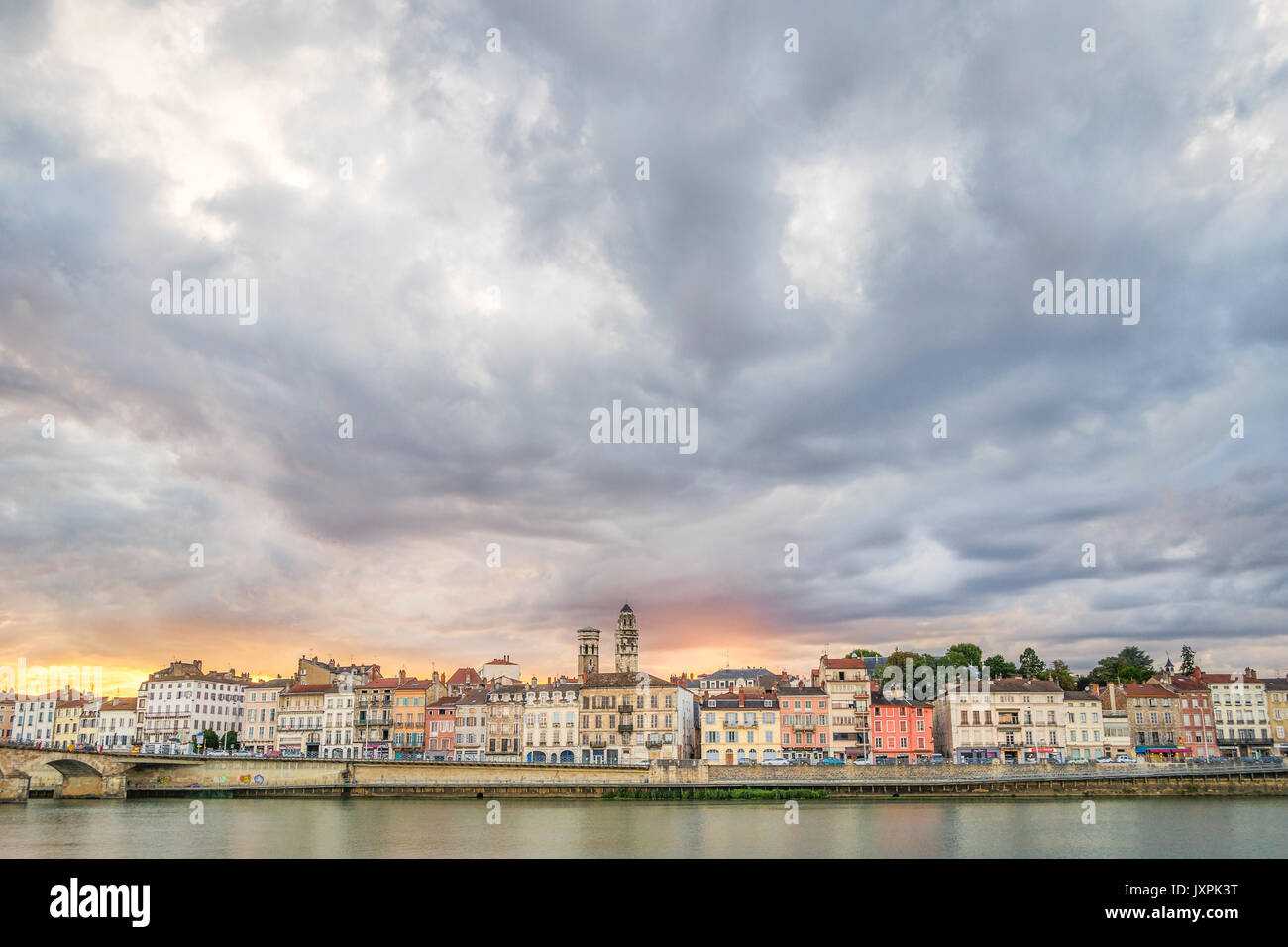 Schöne Aussicht auf die Stadt am Fluss Macon, Frankreich Stockfoto