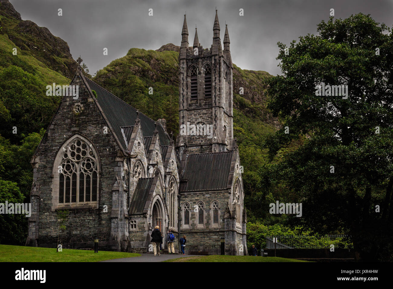 Ein Blick auf die Kylemore Abbey & Victorian walled garden, Connemara, Irland Stockfoto