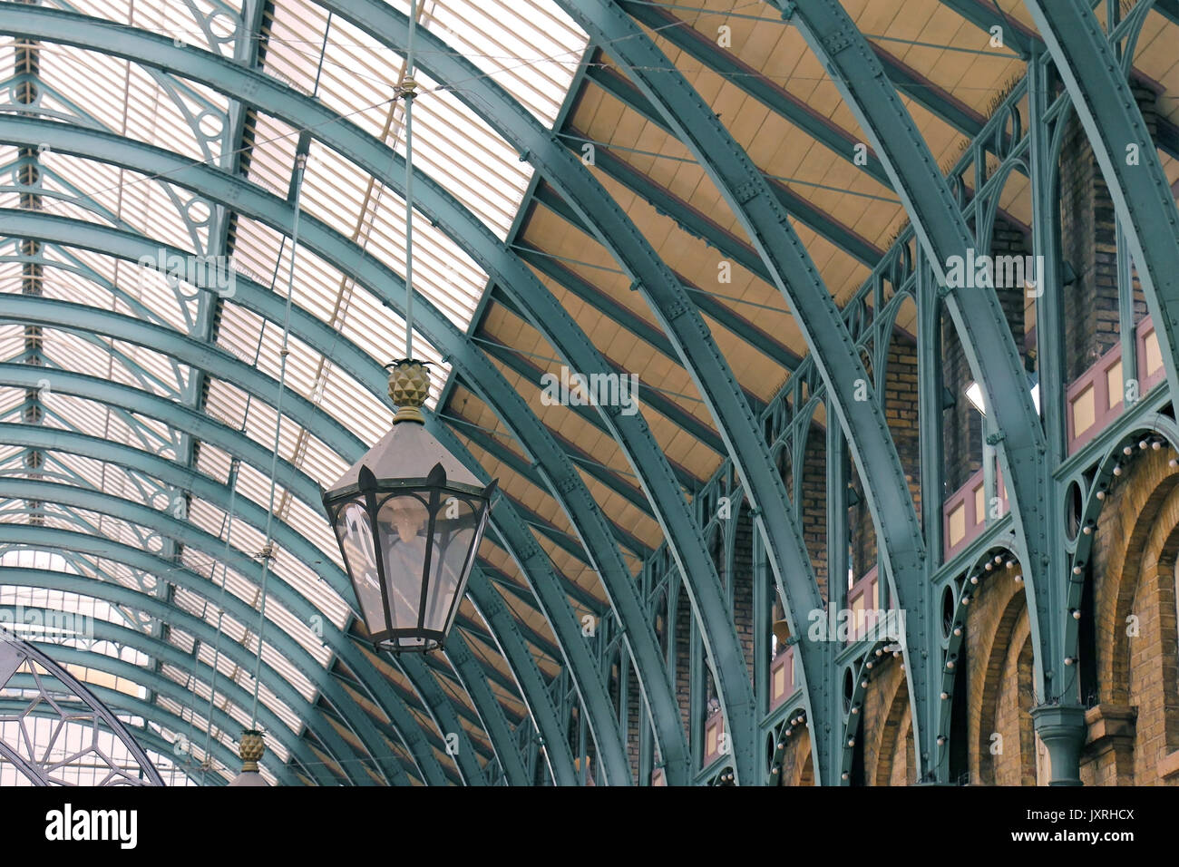 Vintage Lampe hängen von der Decke overhead innere Oberfläche Stockfoto