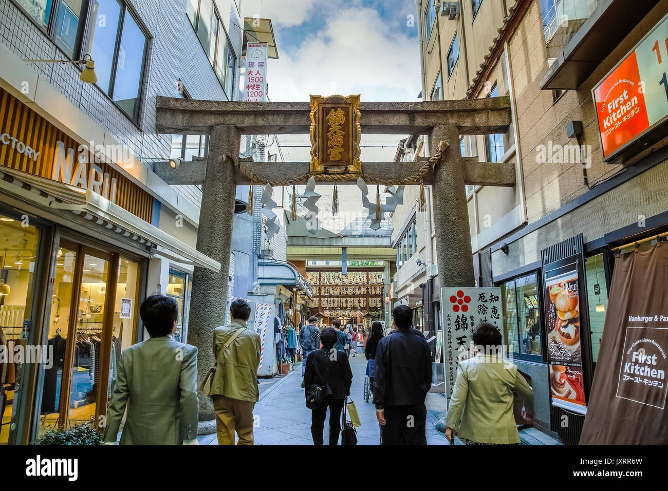 KYOTO, Japan - 23. Oktober: Nishiki Tenmangu Shrine in Kyoto, Japan am 23. Oktober 2014. In dem berühmten teramachi Shopping Street in der Innenstadt von Kyoto, Stockfoto