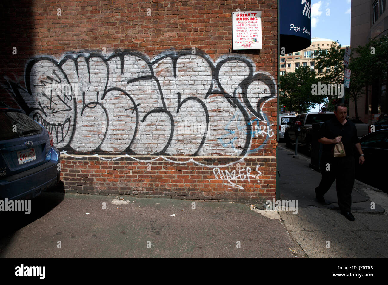 Graffiti auf Red brick wall Boston Massachusetts Stockfoto