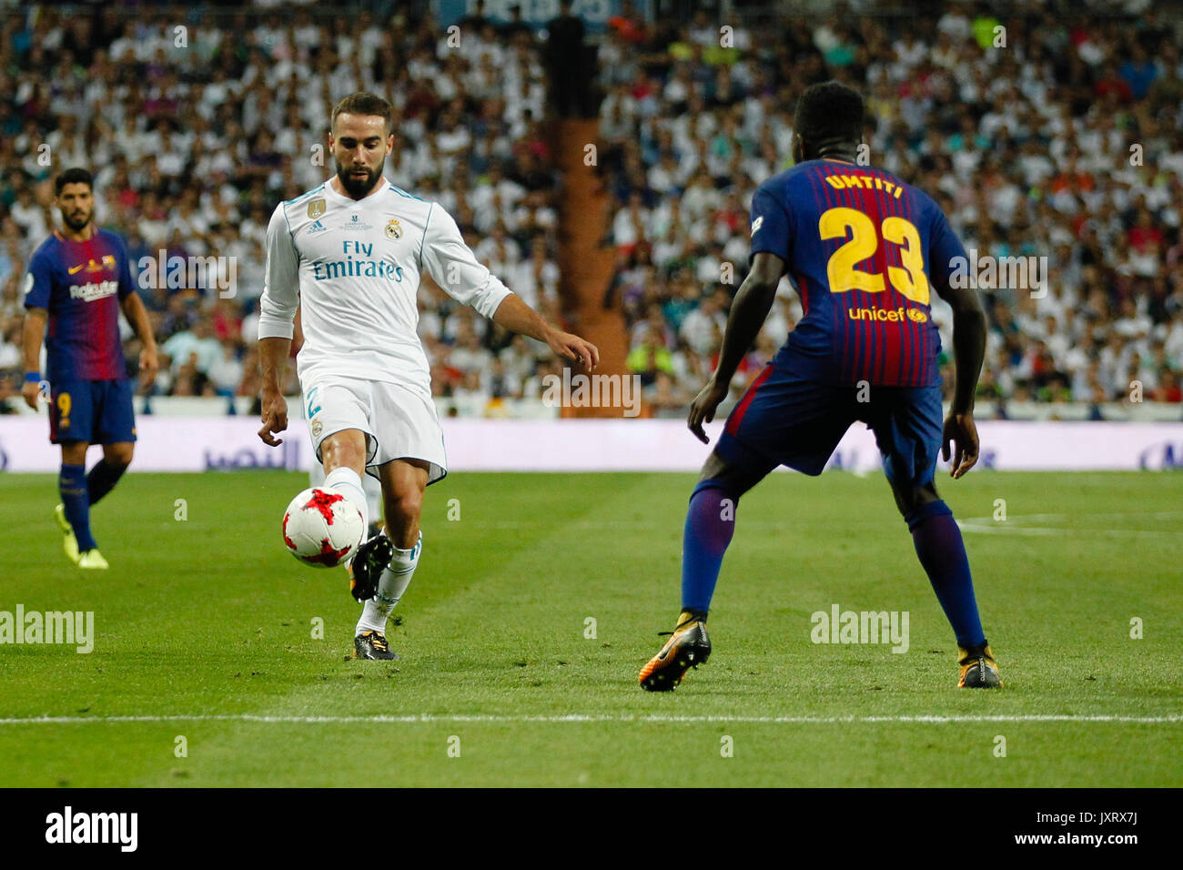 Madrid, Spanien. 16 Aug, 2017. Daniel Carvajal Ramos (2) Spieler von Real Madrid. Samuel Umtiti (23) des FC Barcelona Spieler. SPANISCH SUPER CUP zwischen FC Barcelona vs Real Madrid im Santiago Bernabeu in Madrid, Spanien, 16. August 2017. Credit: Gtres Información más Comuniación auf Linie, S.L./Alamy leben Nachrichten Stockfoto