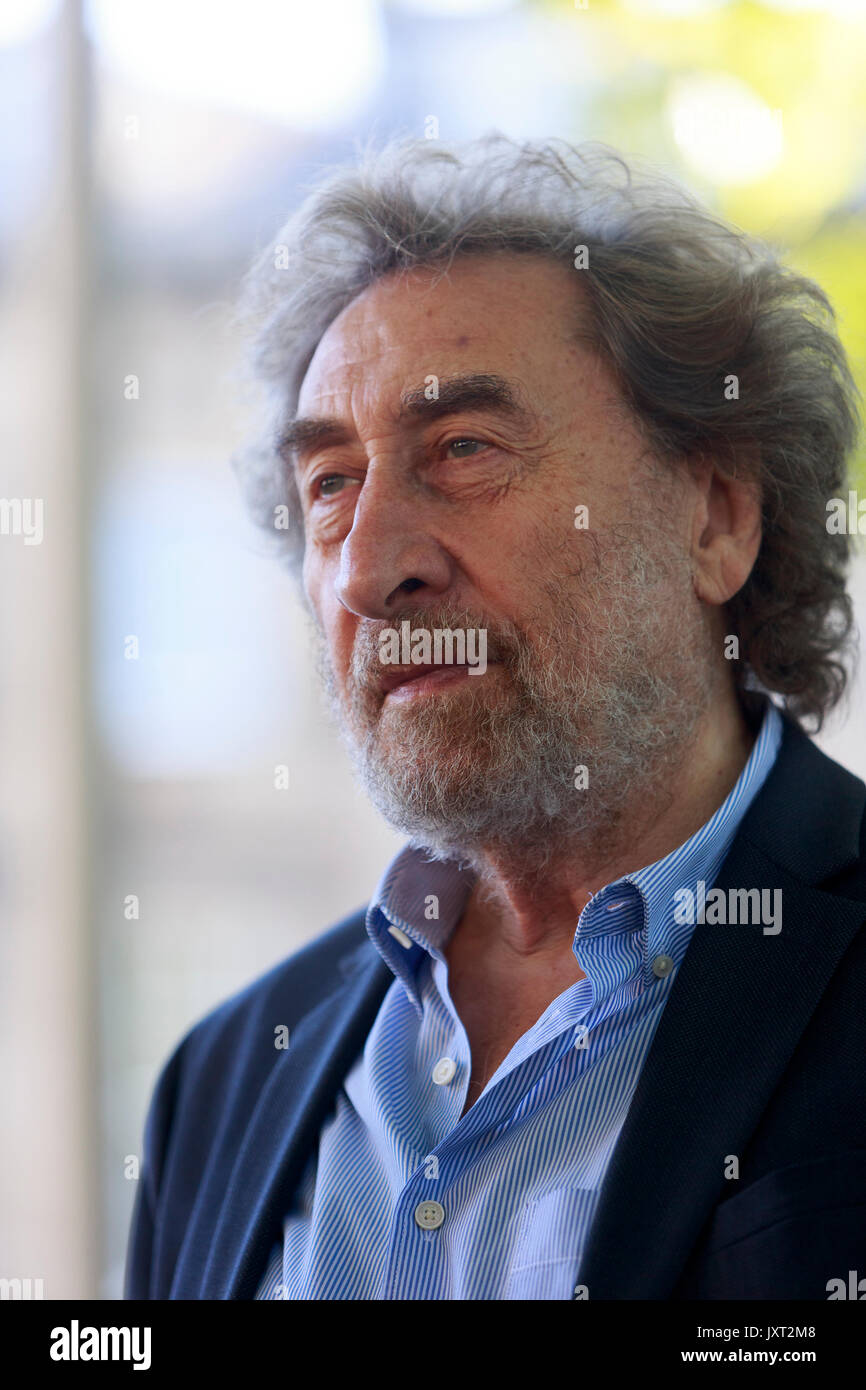 Edinburgh, Schottland 17. August. Tag 6: Edinburgh International Book Festival. Im Bild: Howard Jacobson, britische Schriftstellerin und Journalistin. Er ist für das Schreiben von Comics Romane, die oft rund um die Dilemmata der Britischen jüdischen Zeichen Credit drehen: Pako Mera/Alamy Leben Nachrichten bekannt Stockfoto