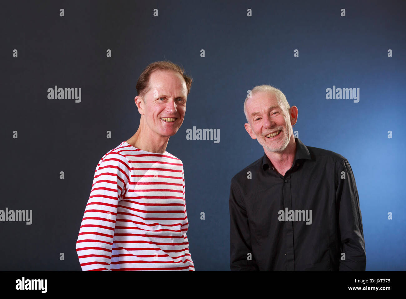 Edinburgh, Schottland 17. August. Tag 6: Edinburgh International Book Festival. Im Bild: Philip Hoare ist ein britischer Schriftsteller, vor allem der Geschichte und Biographie & Ian StephenI ist ein schottischer Schriftsteller, Künstler, und Erzähler aus der Ferne und bezaubernde Insel Lewis auf den Äußeren Hebriden. Credit: Pako Mera/Alamy leben Nachrichten Stockfoto