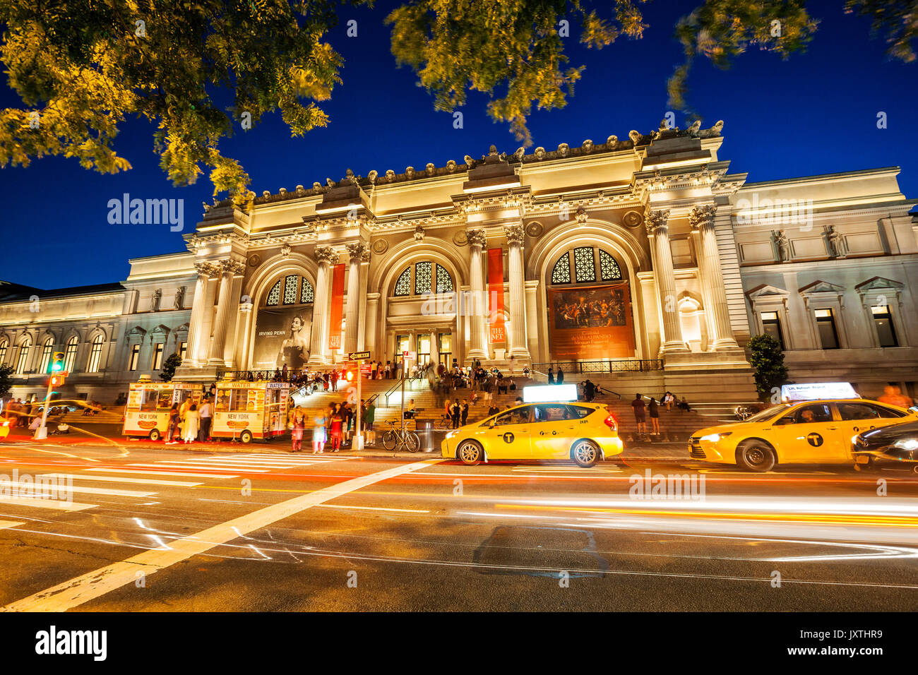 Das Metropolitan Museum of Art in der Nacht in New York City Stockfoto