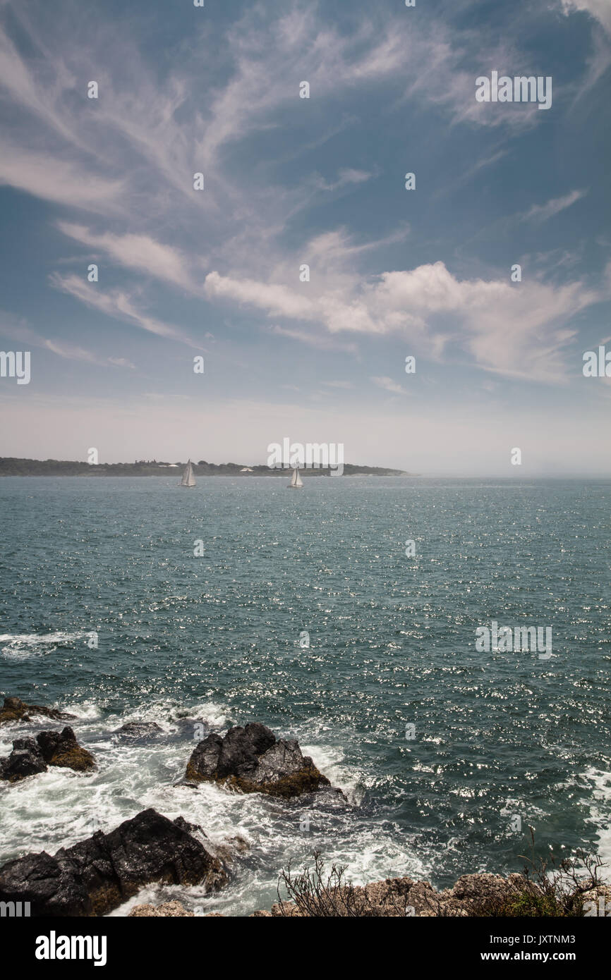 Heben Nebel weg von Fort Wetherill in Jamestown, RI. Stockfoto