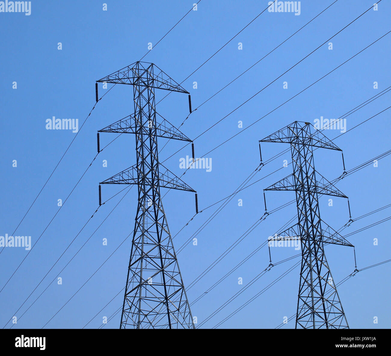 Electric power transmission towers Unterstützung Stromleitungen, in Fremont, Kalifornien Stockfoto