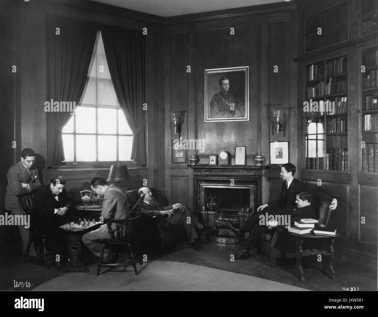 Gilman Hall, Tudor und Stuart Zimmer, studentisches Leben innen, Studenten entspannen in Tudor und Stuart, 1935. Stockfoto