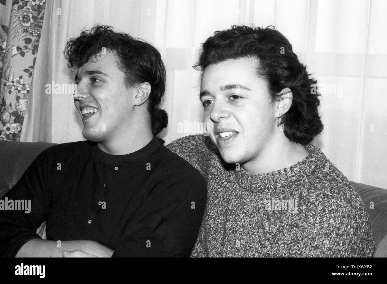 Curt Smith und Roland Orzabal von Tears For Fears bei einem Fotoshooting bei Phonogram Records Office am 22. August 1984 in London, England. Stockfoto