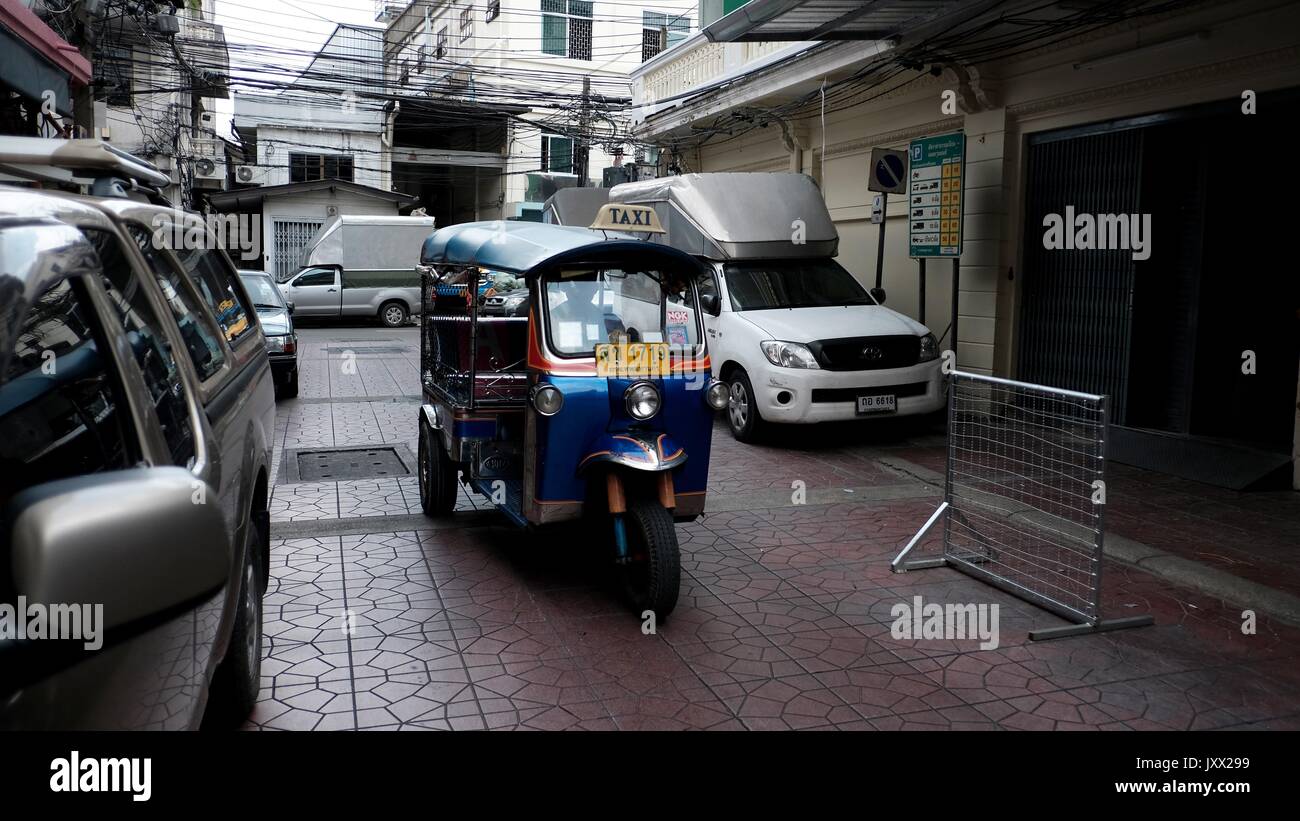 Tuk Tuks Sam Lor Taxis arbeiten für Lokale Thais leben Chinatown Bangkok Thailand Stockfoto