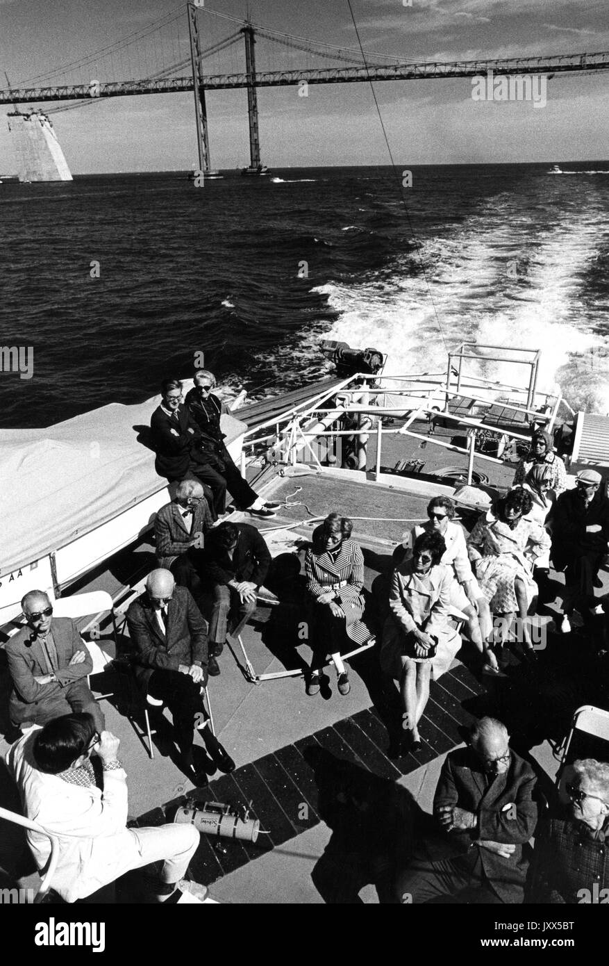 Mitarbeiter Gruppenfoto, stehend auf dem Deck der Ridgely Warfield, Associates Reise von Annapolis, 1972. Stockfoto