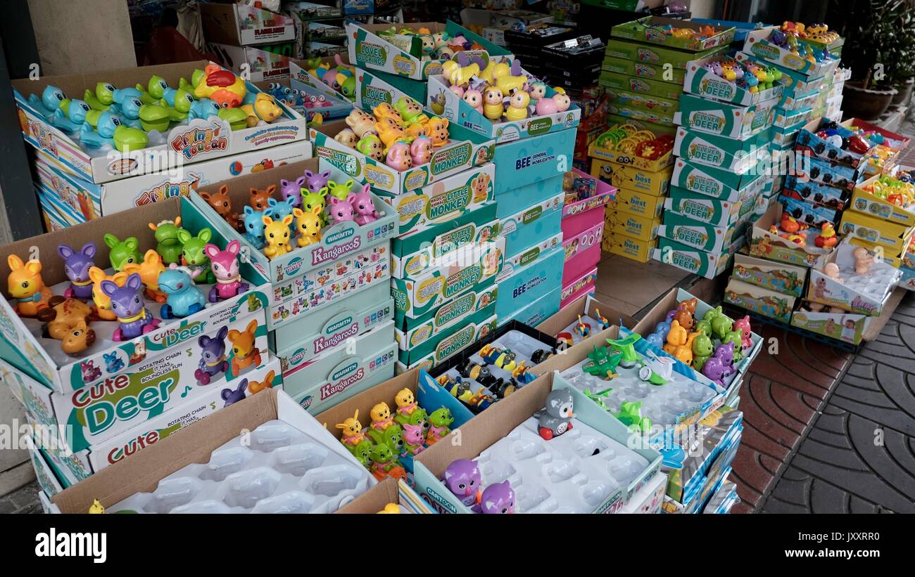 Straßenhändler Osterhase Spielzeug Händler Charoen Krung Road Samphanthawong Chinatown Bangkok Thailand Stockfoto