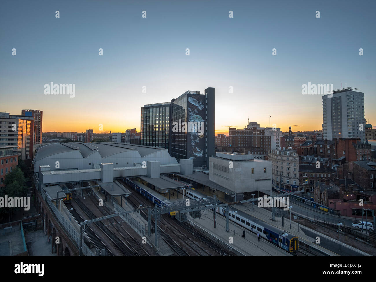 Wunderschöne Aussicht in Leeds bei Sonnenuntergang im Sommer 2017 Stockfoto