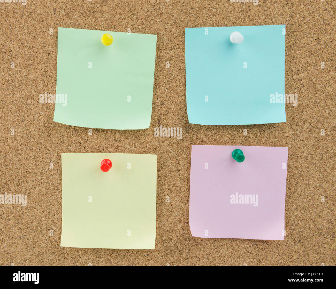 Haftnotiz auf Cork board Hintergrund Stockfoto