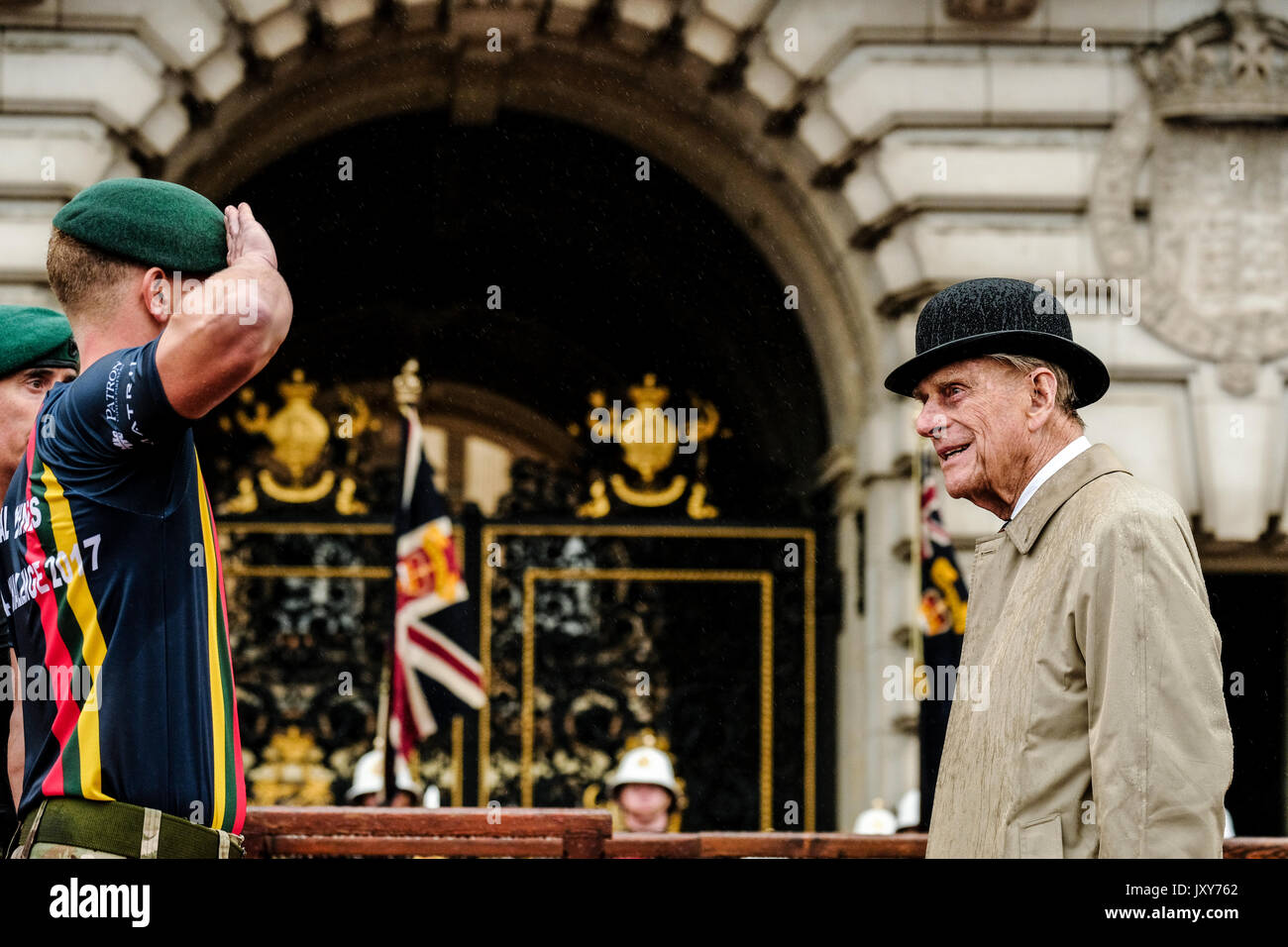 Der Herzog von Edinburgh besucht das Captain's Allgemeine Parade auf dem Vorplatz des Buckingham Palace in London am Mittwoch, den 2. August 2017. Die Captain's Allgemeine Parade ist die Herzöge abschließenden einzelnen Royal Engagement obwohl er wählen kann bestimmte Veranstaltungen zu besuchen, an der Seite der Königin, von Zeit zu Zeit. Der Umzug markiert das Finale der Royal Marines 1664 Globale Herausforderung, sah Royal Marines aus dem ganzen Land laufen 16,64 Meilen jeden Tag für 100 Tage, insgesamt eine Strecke von 1664 Meilen. Stockfoto