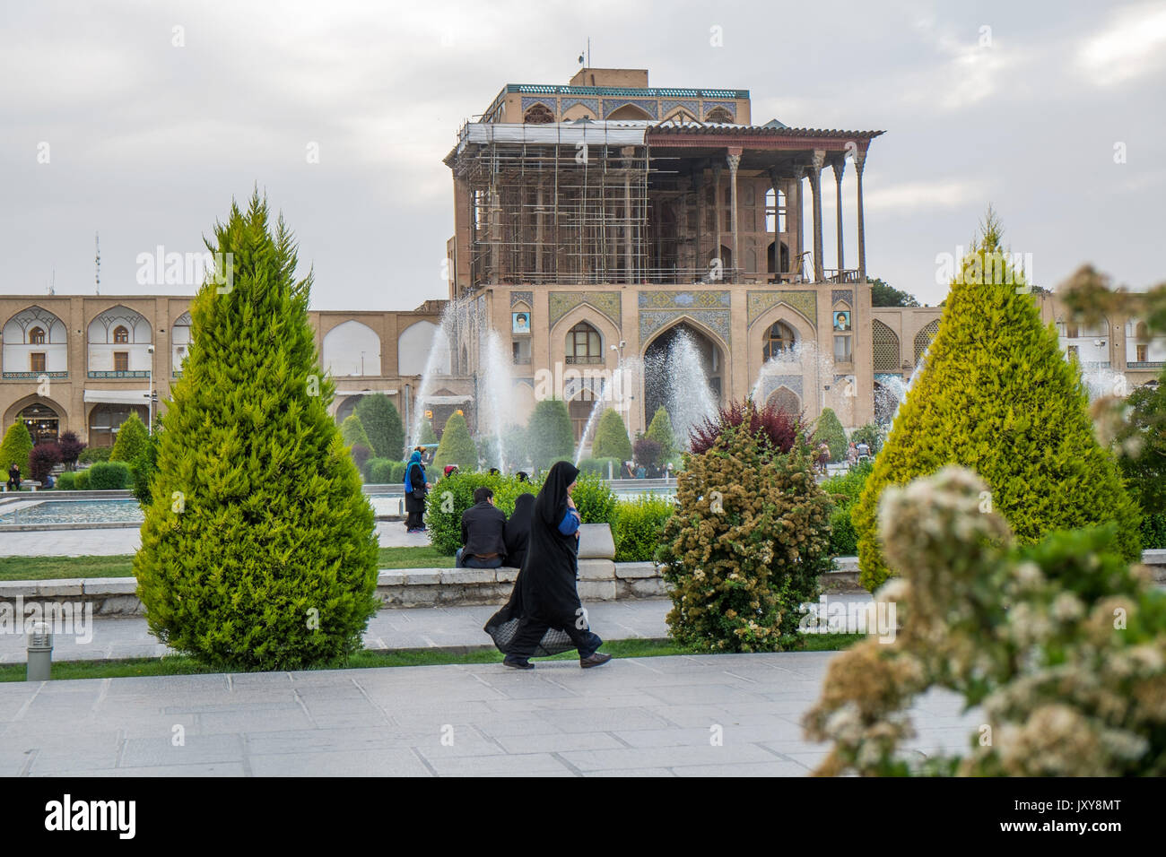 Iran: Die Ali Qapu oder großen persischen Palast gesehen von Naghsh-i Jahan Square (Imam Square oder Shah Square) in Isfahan (ispahan) Stockfoto