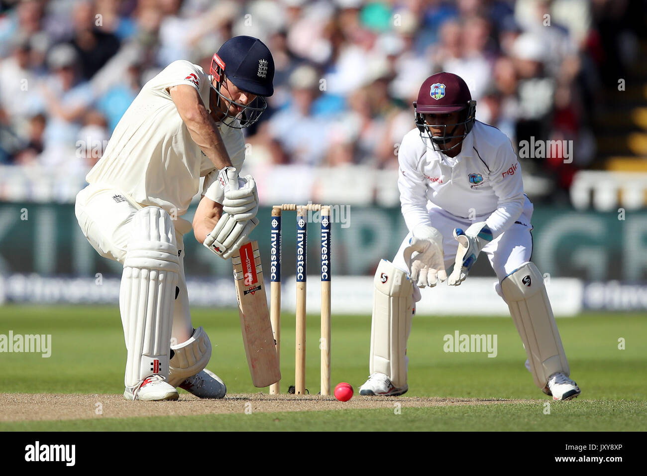 England's Alastair Koch spielt eine schoß seine fünfzig während des Tages eine der Ersten Investec Testspiel bei Edgbaston, Birmingham zu erreichen. Stockfoto