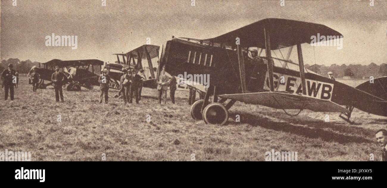 1919 Kandidaten bereiten Ihre Doppeldecker für die tägliche Post Sieg Aerial Derby runden Rennen rund um die City von London Stockfoto