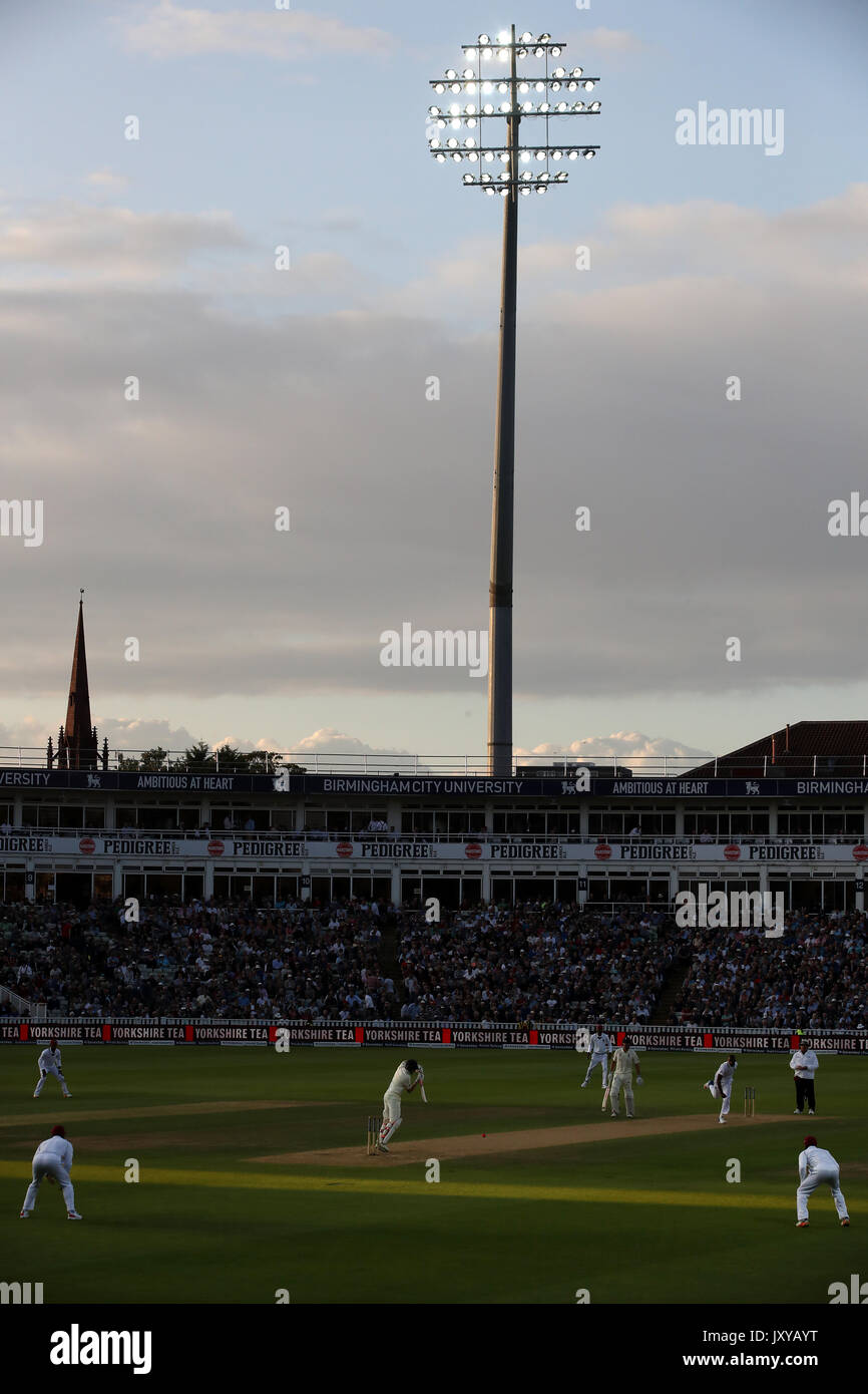 Einen allgemeinen Überblick über das Spielen unter Flutlicht am Tag einer der Ersten Investec Testspiel bei Edgbaston, Birmingham. Stockfoto