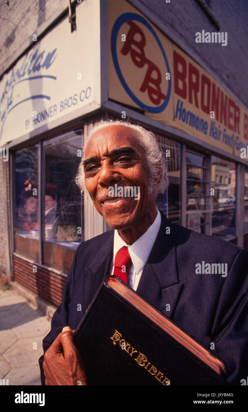 Nathaniel Bronner der Bronner Brüder Kosmetik bei seinem Auburn Avenue Store in Atlanta, Georgia Stockfoto