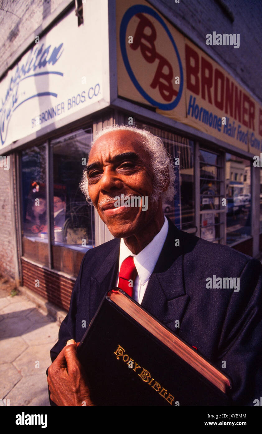 Nathaniel Bronner der Bronner Brüder Kosmetik bei seinem Auburn Avenue Store in Atlanta, Georgia Stockfoto