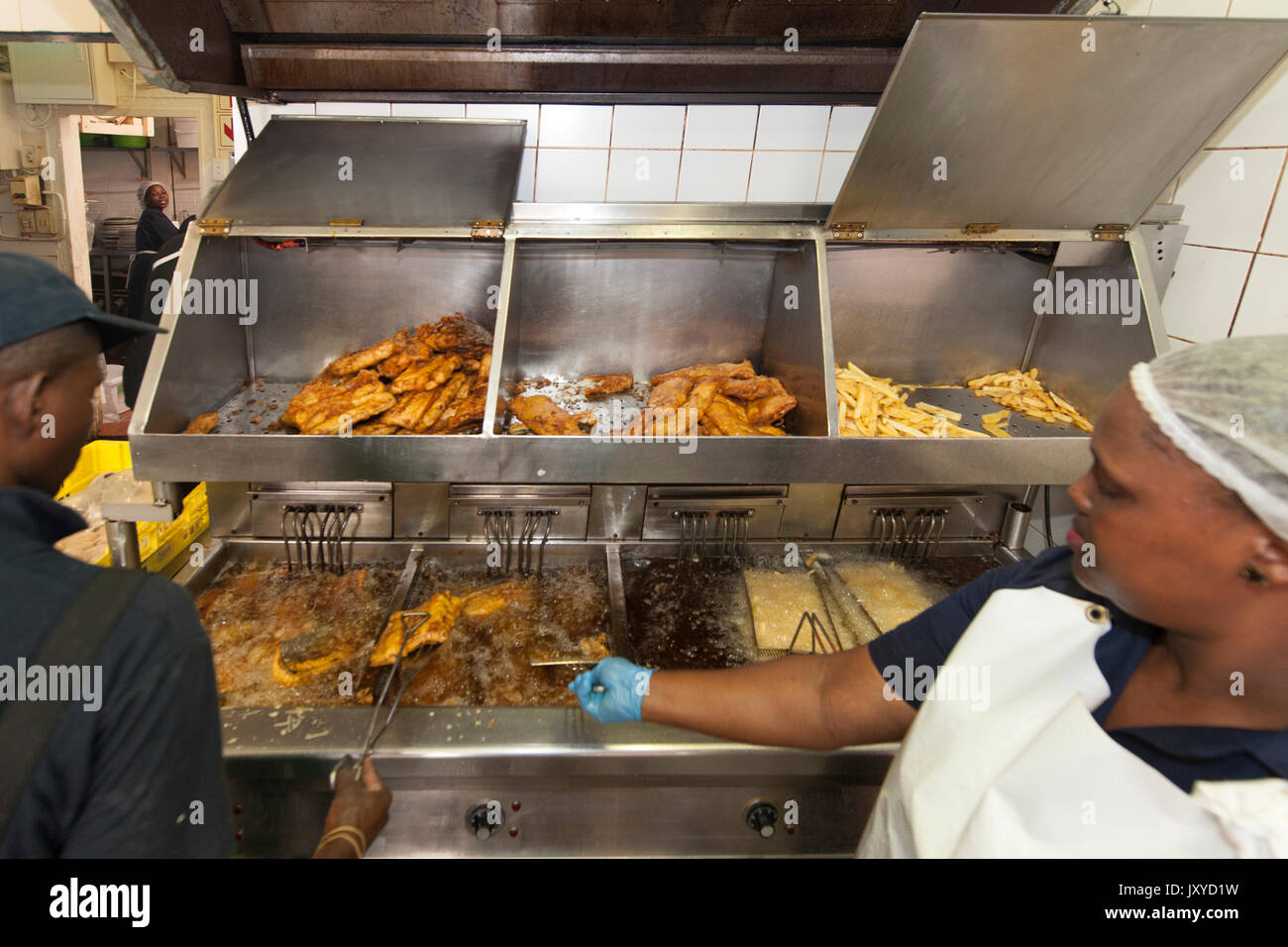 Fritteuse mit Fisch und Chip und Take-away in Kapstadt Stockfotografie -  Alamy
